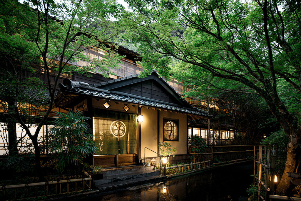 妙見温泉山里の宿おりはし旅館＆曽木の滝の紅葉